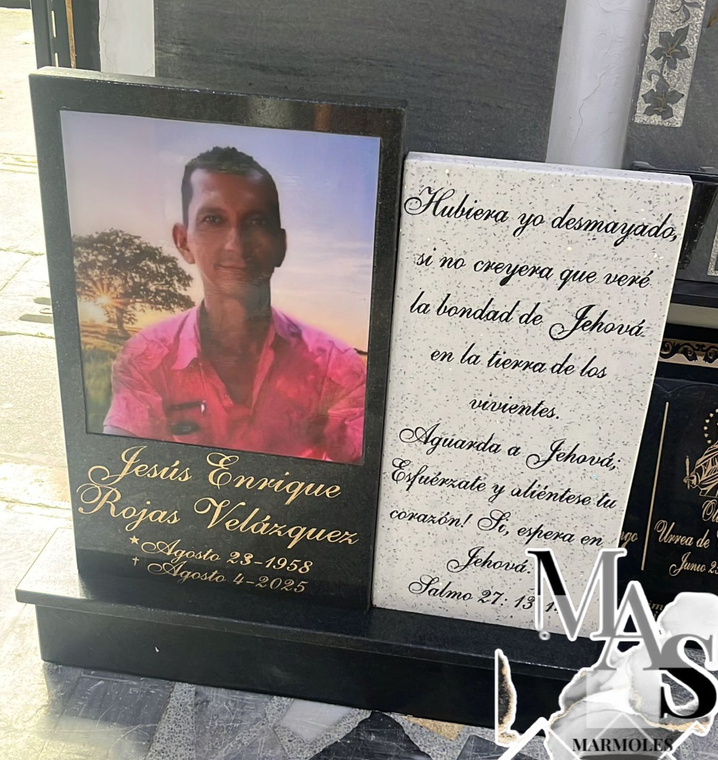 Lapida exclusiva con incrustación de imagen de tu ser querido